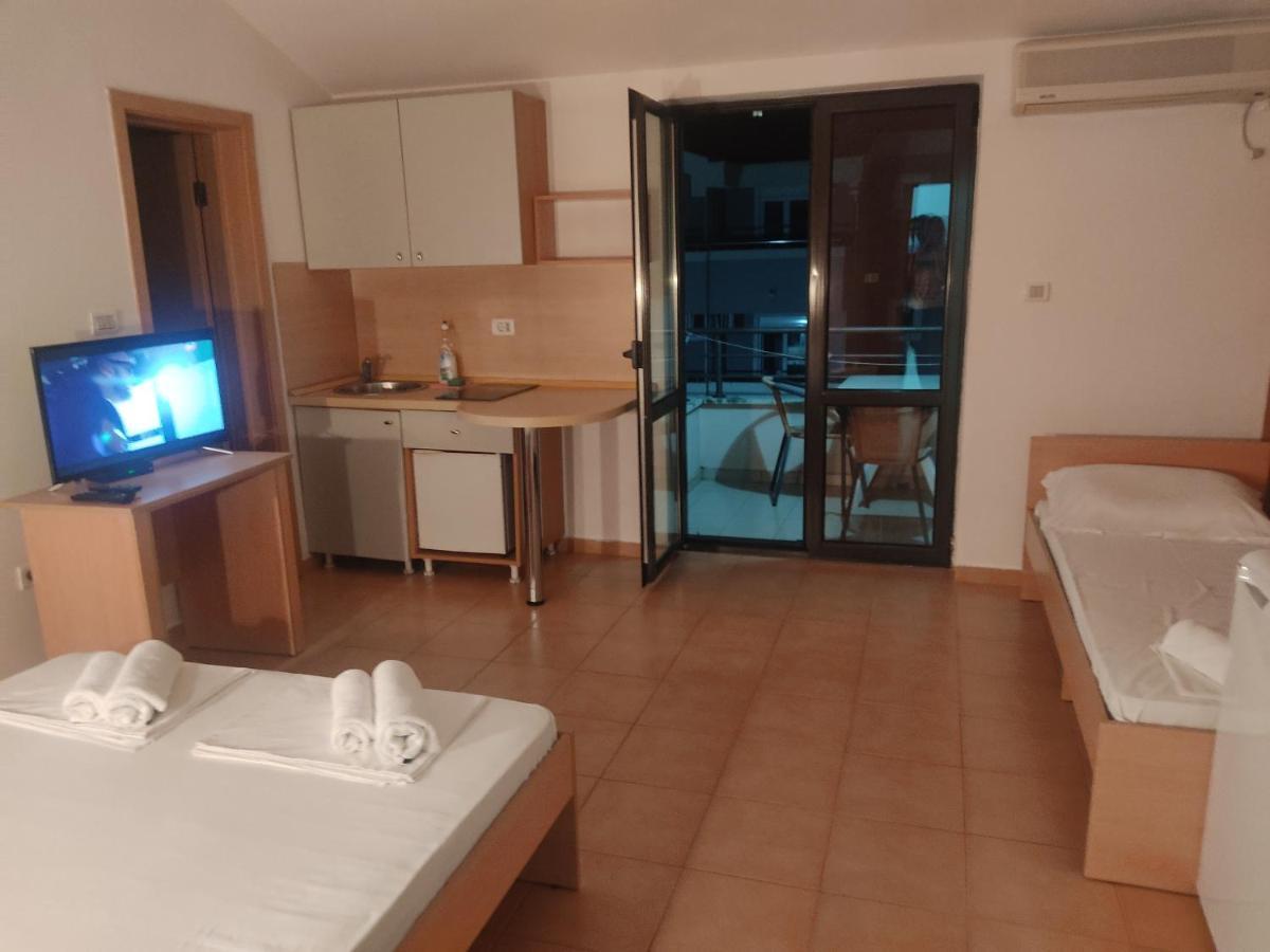 Apartments Mare Budva Bagian luar foto